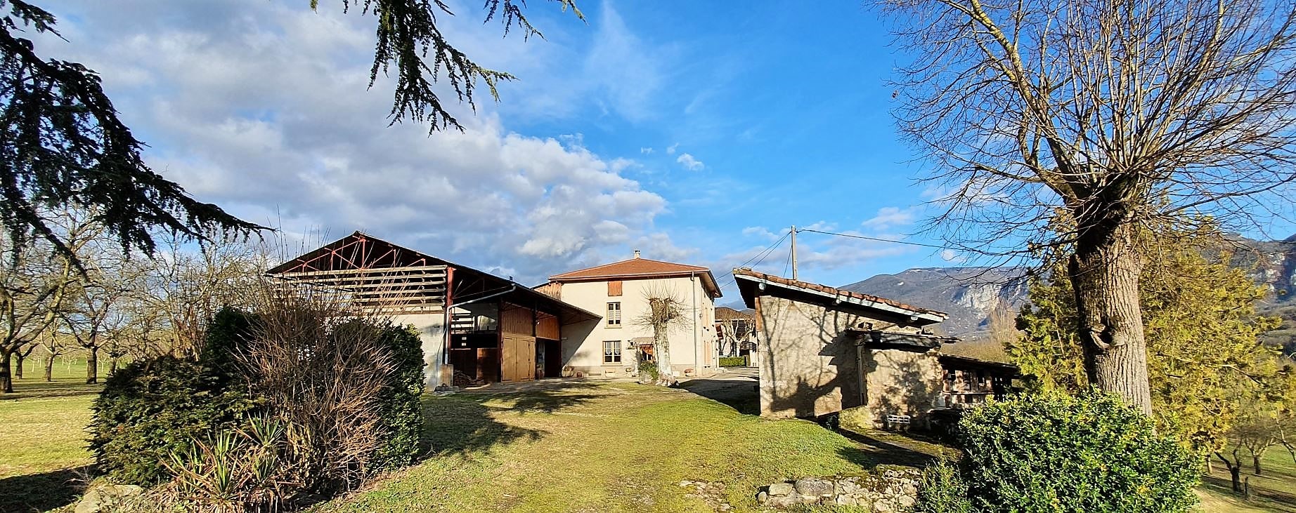 A VENDRE Maison à vendre à Saint Sauveur A VENDRE Maison à vendre à Saint Sauveur