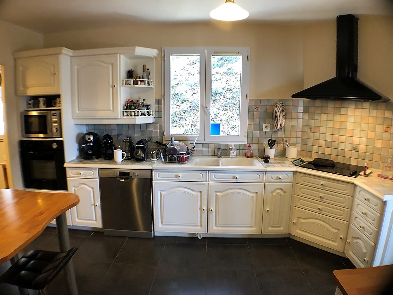 🏡✨ **À Vendre : Villa d’Exception à Venon avec Vue Imprenable et Piscine ! 🌄🏊‍♂️