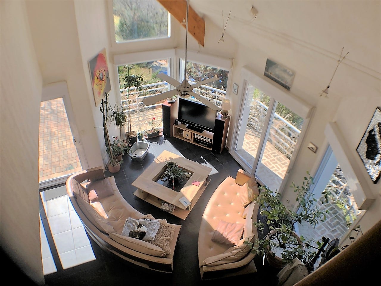 🏡✨ **À Vendre : Villa d’Exception à Venon avec Vue Imprenable et Piscine ! 🌄🏊‍♂️