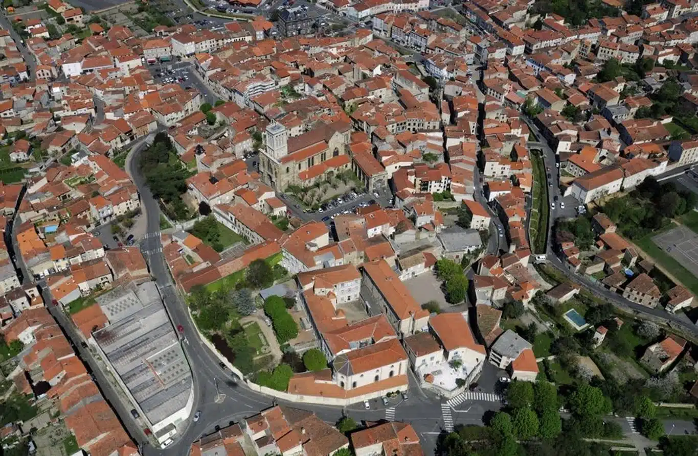 Idéal investisseurs, un ensemble immobilier comprenant 9 appartements loués au cœur du centre-ville