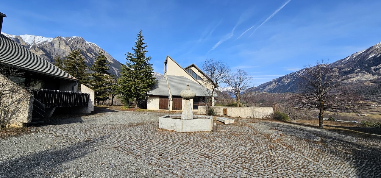 Un domaine d’exception dédié à l’accueil touristique, sur un parc arboré et paysagé de 6 hectares !