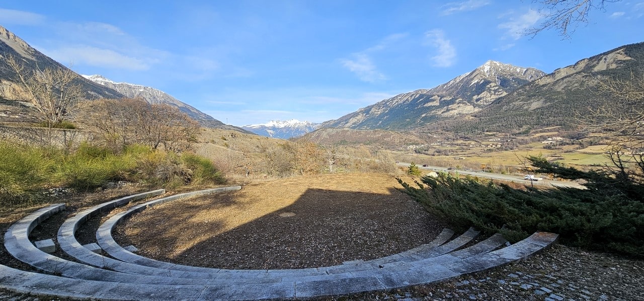 Un domaine d’exception dédié à l’accueil touristique, sur un parc arboré et paysagé de 6 hectares !