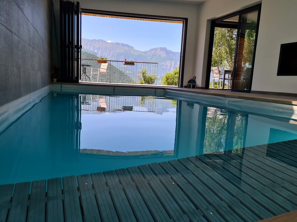 la piscine intérieure
