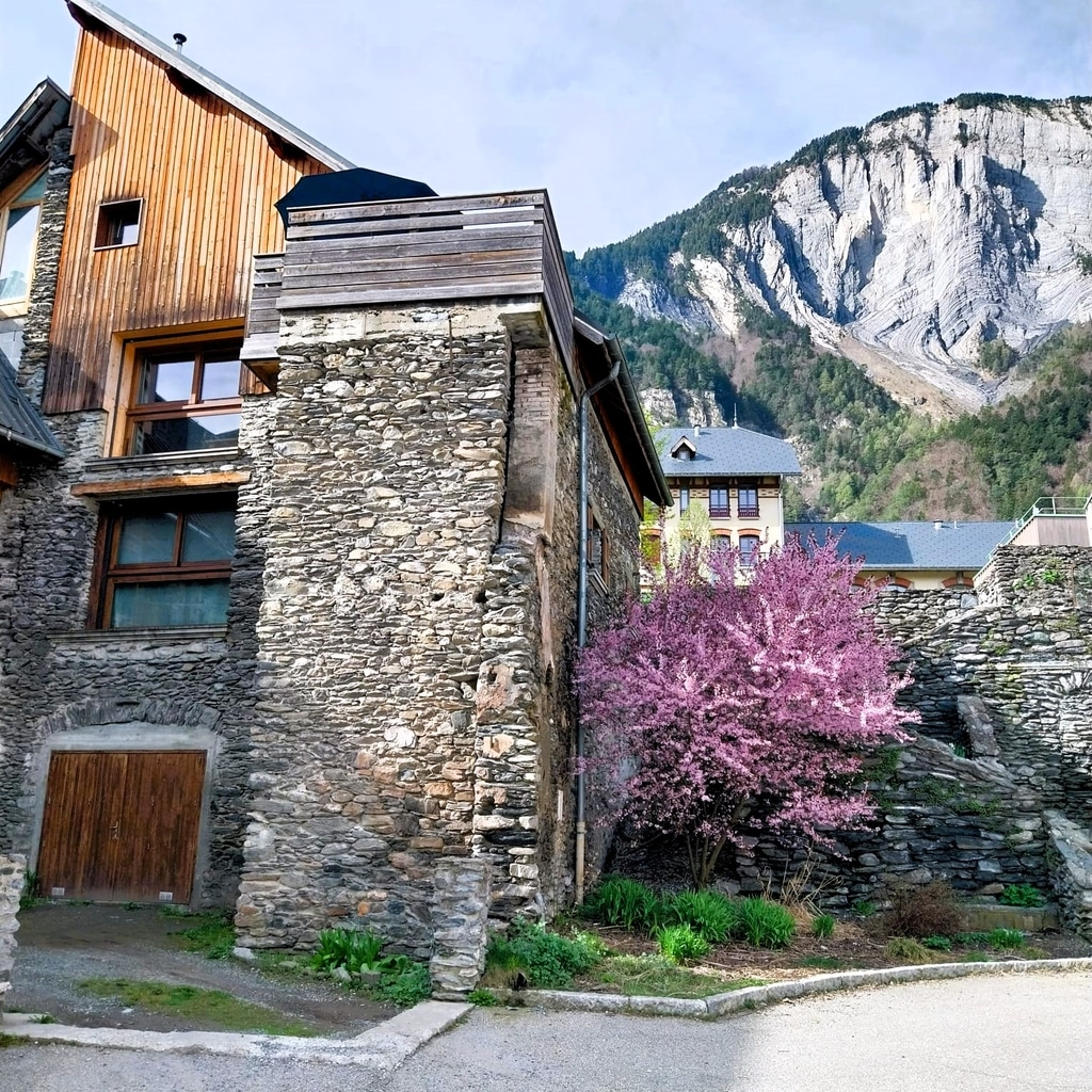Maison à vendre à Bourg d’Oisans Sans Frais d’Agence💞