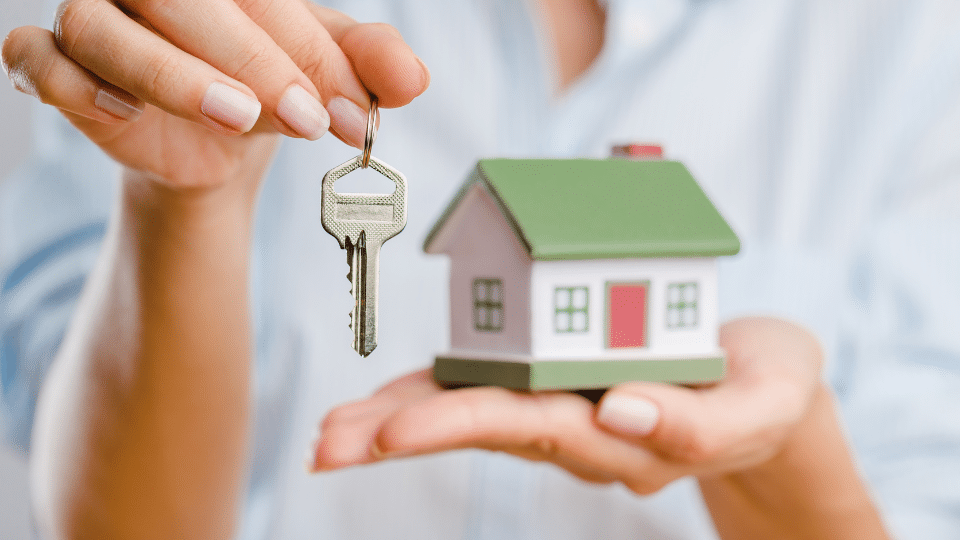 Comment vendre ou acheter un bien immobilier en 2025 ?