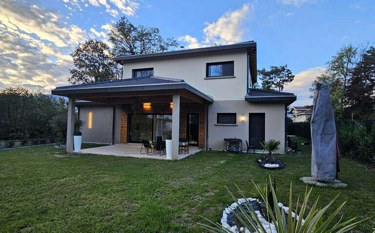 Villa d'Architecte Neuve au Calme en Impasse