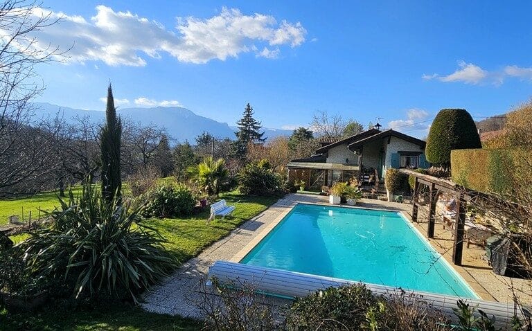 Maison avec piscine à Brié-et-Angonnes – Particulier à Particulier