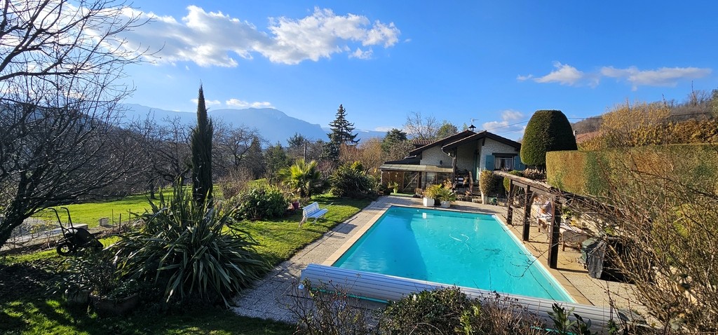 Maison avec piscine à Brié-et-Angonnes – Particulier à Particulier