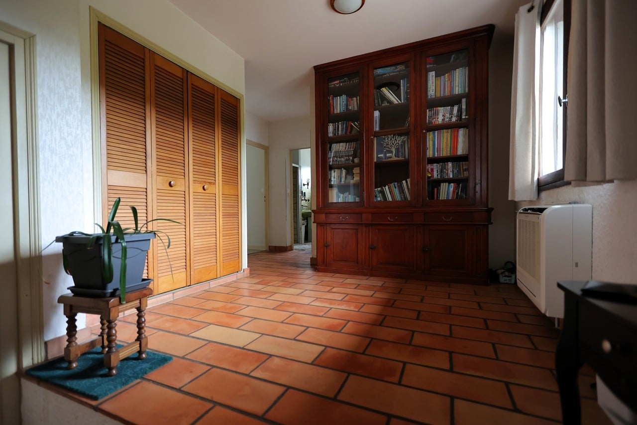 Vivez entre forêt et nature : grande maison familiale à Vaulnaveys-le-Bas avec terrain paysagé