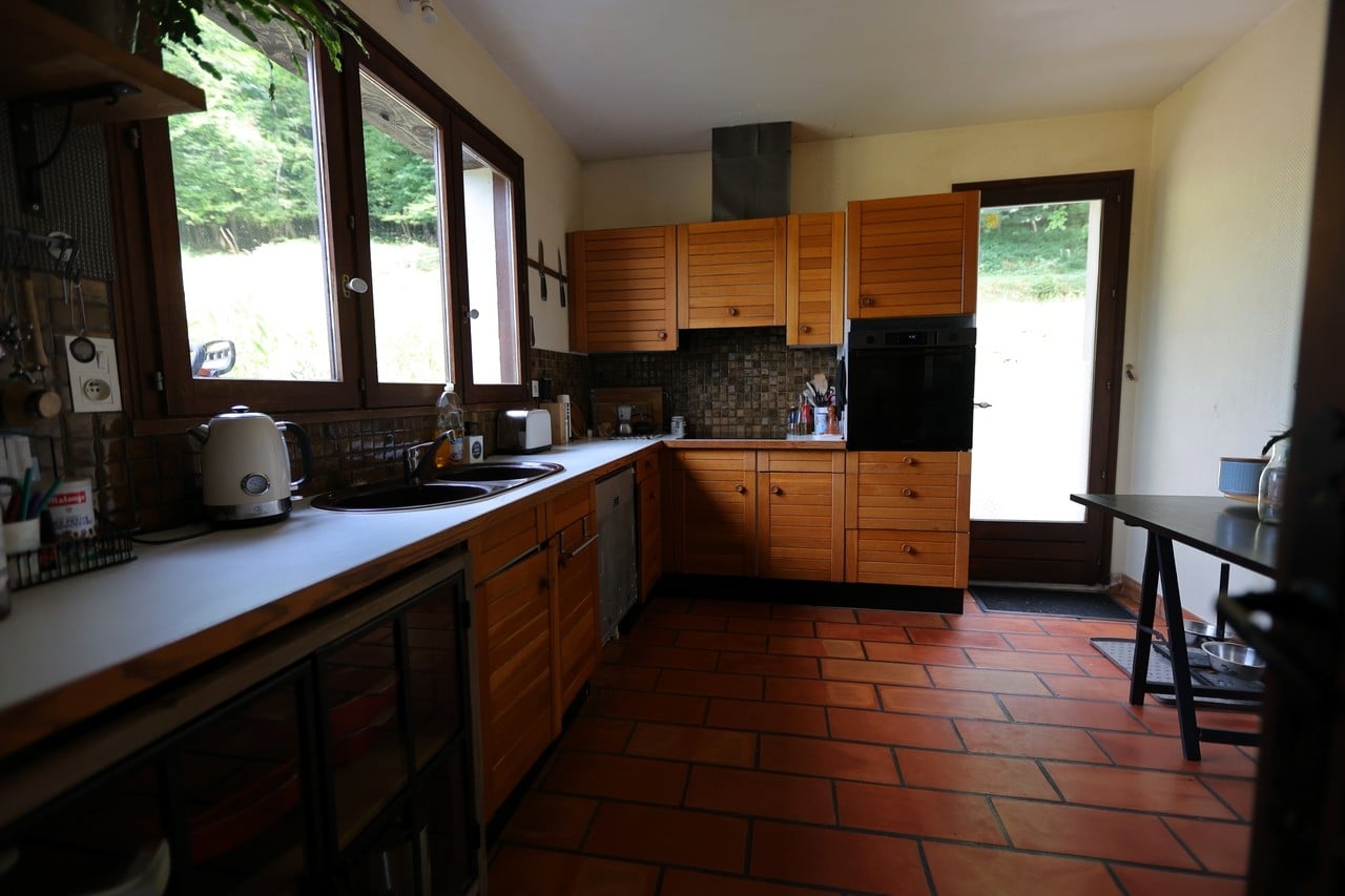 Vivez entre forêt et nature : grande maison familiale à Vaulnaveys-le-Bas avec terrain paysagé