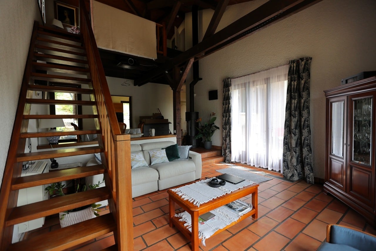 Vivez entre forêt et nature : grande maison familiale à Vaulnaveys-le-Bas avec terrain paysagé