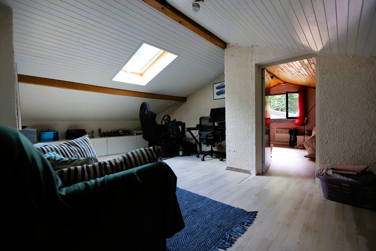 Vivez entre forêt et nature : grande maison familiale à Vaulnaveys-le-Bas avec terrain paysagé