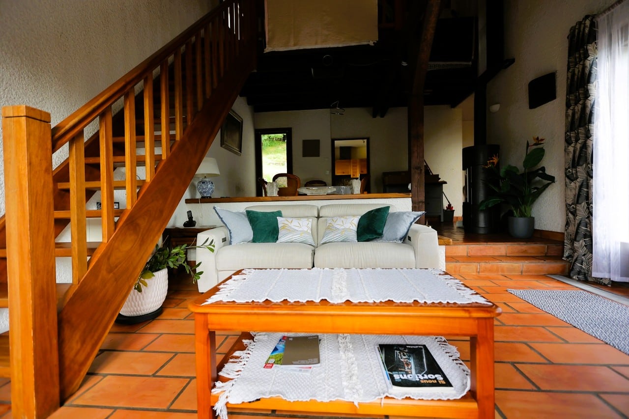 Vivez entre forêt et nature : grande maison familiale à Vaulnaveys-le-Bas avec terrain paysagé