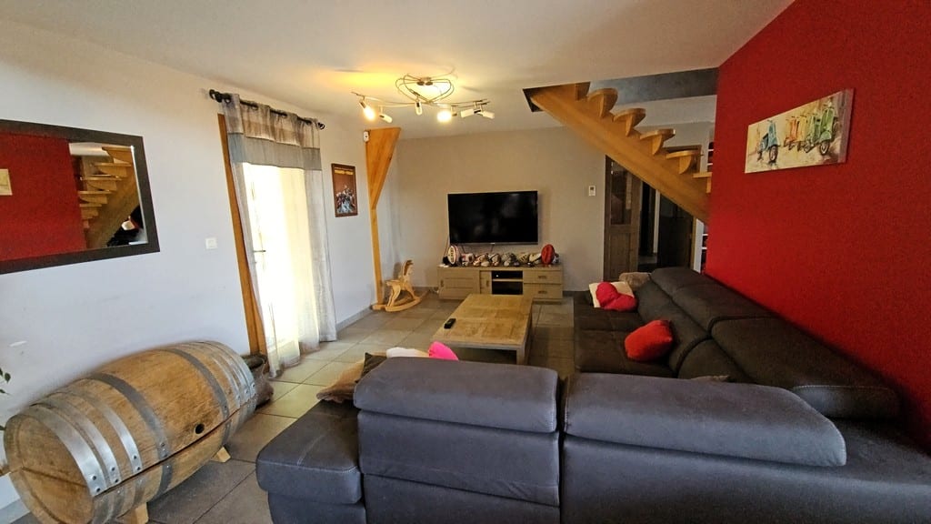 Maison à vendre à Nantes-en-Rattier – 220 m², vue montagnes, jacuzzi, panneaux solaires