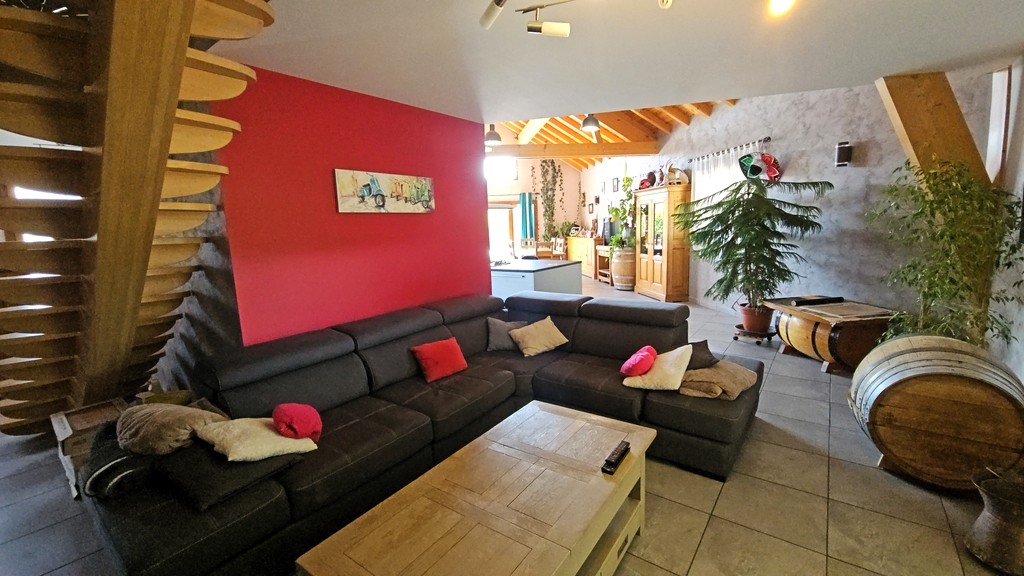 Maison à vendre à Nantes-en-Rattier – 220 m², vue montagnes, jacuzzi, panneaux solaires
