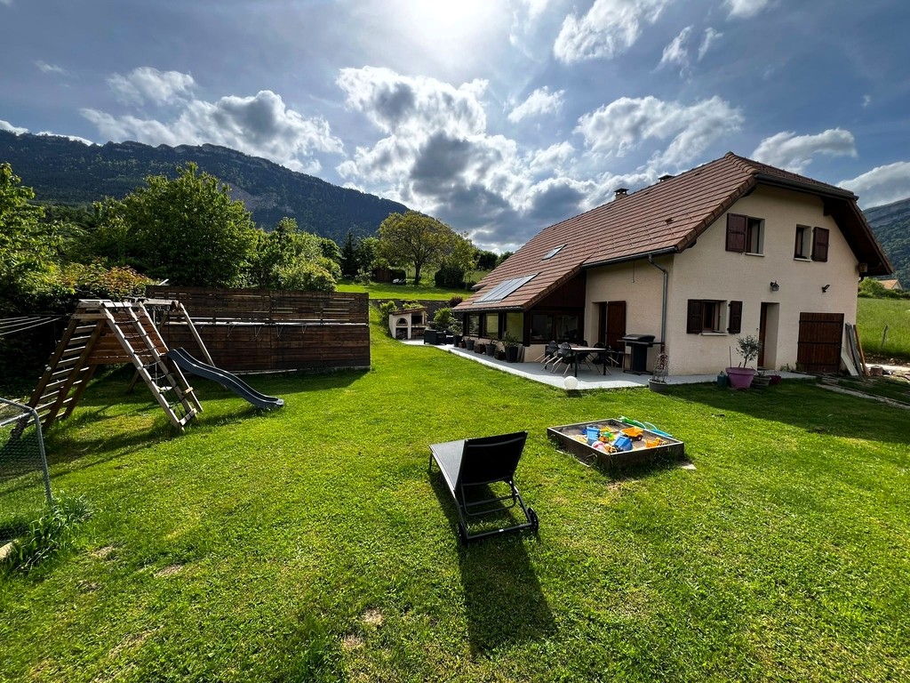 Maison familiale à vendre avec piscine et vue panoramique – Clelles (38930)