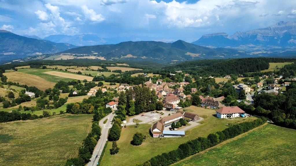Maison familiale à vendre avec piscine et vue panoramique – Clelles (38930)
