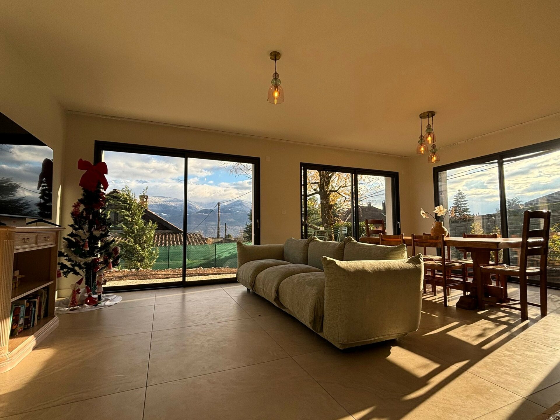 🏡 Maison Neuve 2025 à Saint-Nazaire-les-Eymes – Vue Belledonne, Garage & Prestations Haut de Gamme