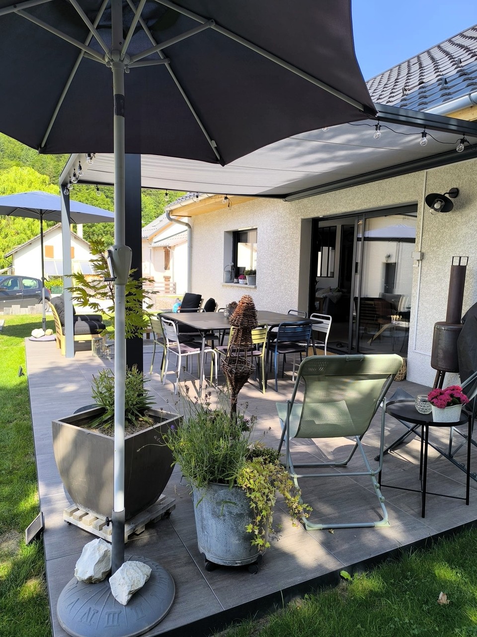 Entretenu, avec terrasse de 30 m² et garage de 19,60 m² Entretenu, avec terrasse de 30 m² et garage de 19,60 m²