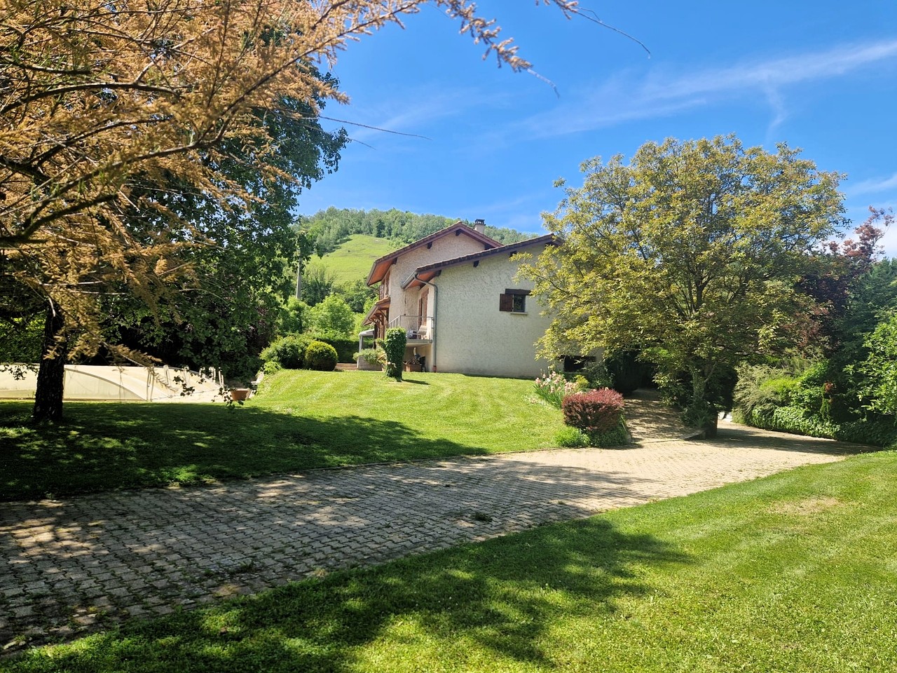 Maison à vendre à Brié-et-Angonnes de particulier à particulier avec piscine et grand garage