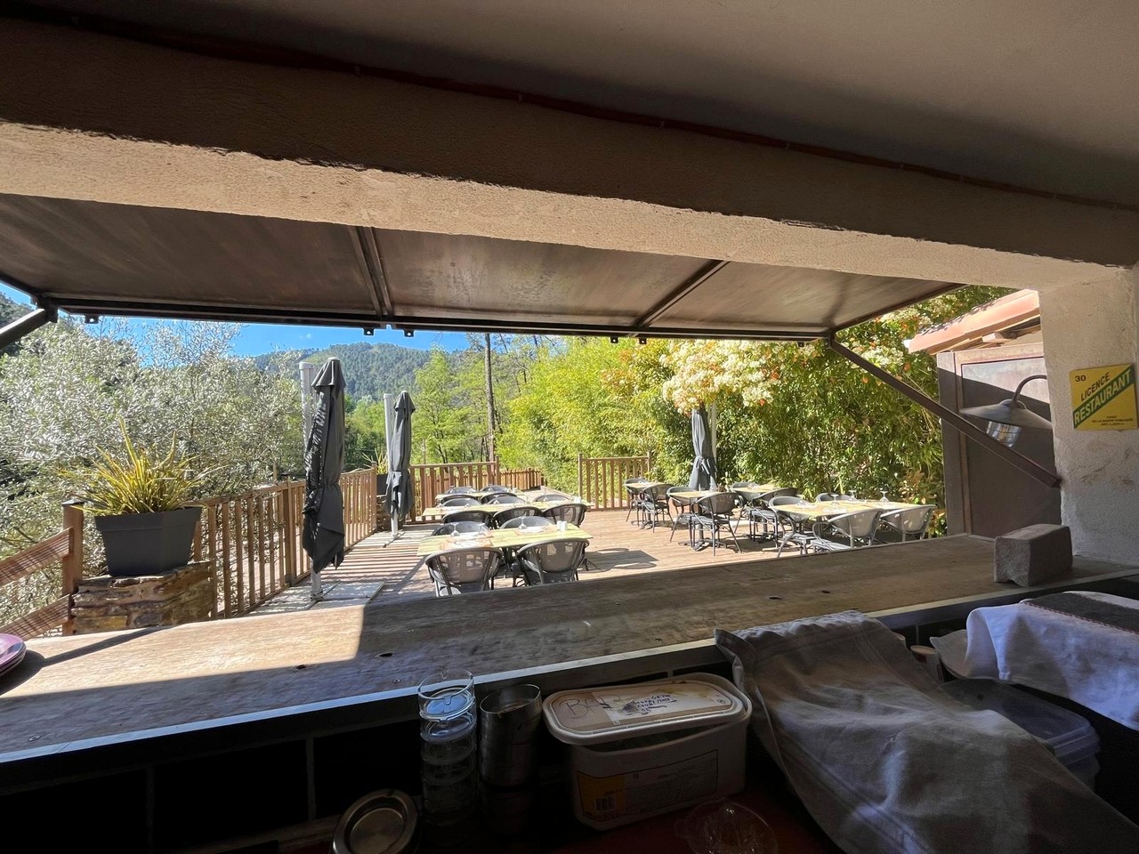 Guinguette à vendre dans les Cévennes au bord d’une rivière à Peyremale (Gard) – Restaurant avec plage privée