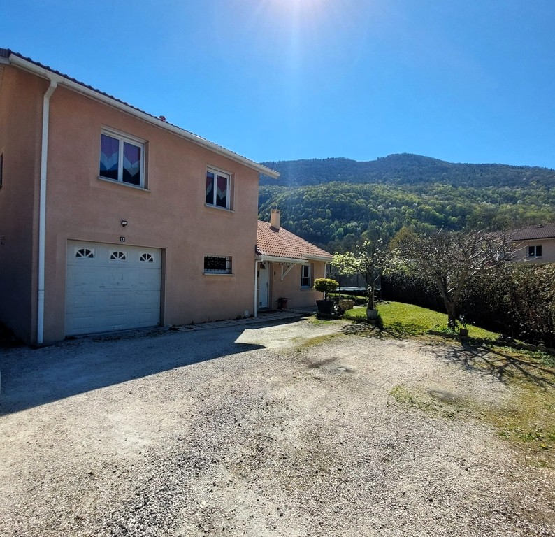 Maison à vendre à Vizille entre particuliers – 130m², piscine, vue montagnes | 2026