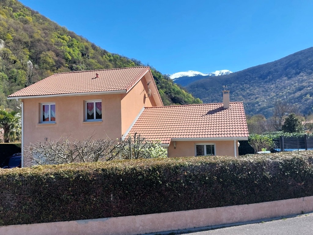 Maison à vendre à Vizille entre particuliers – 130m², piscine, vue montagnes | 2026