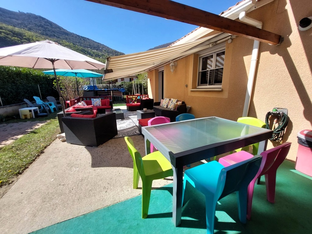 Maison à vendre à Vizille entre particuliers – 130m², piscine, vue montagnes | 2026