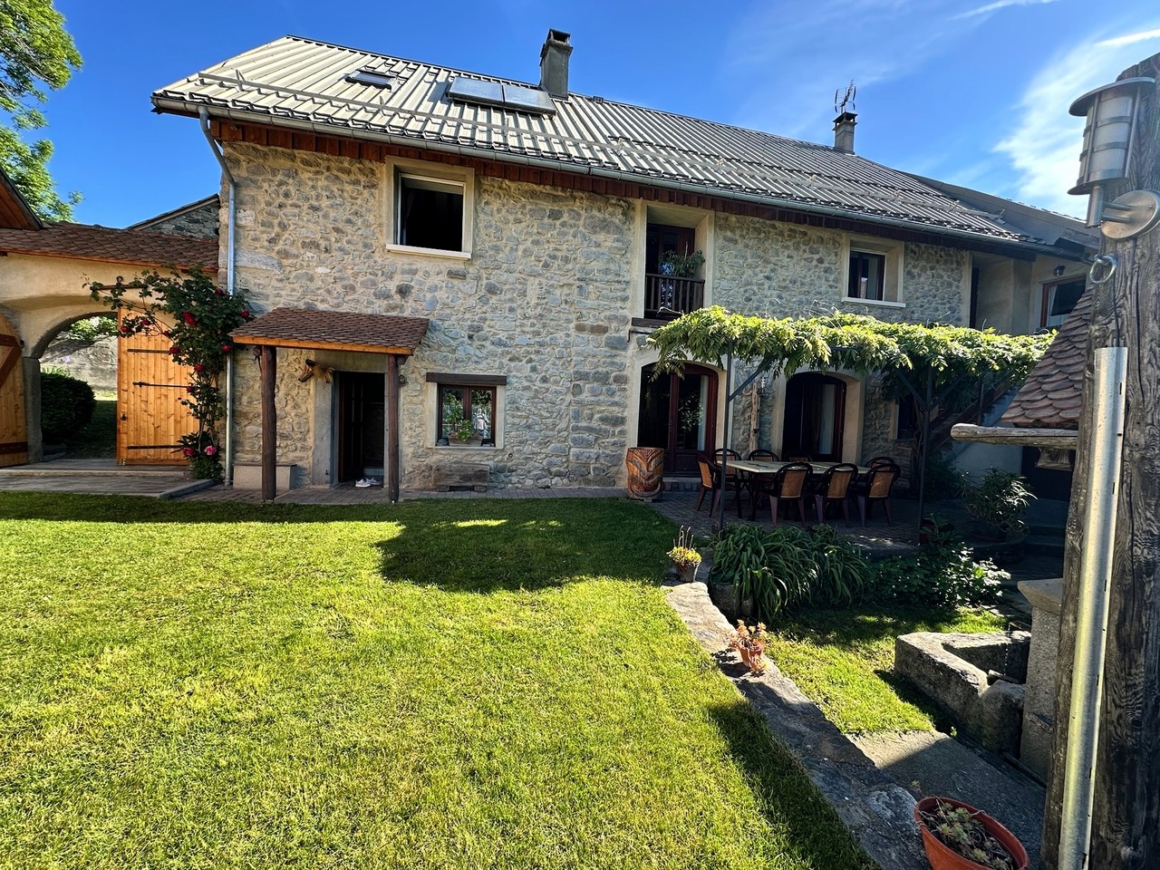 Gîtes à vendre dans le Champsaur : ensemble touristique clé en main à Chabottes