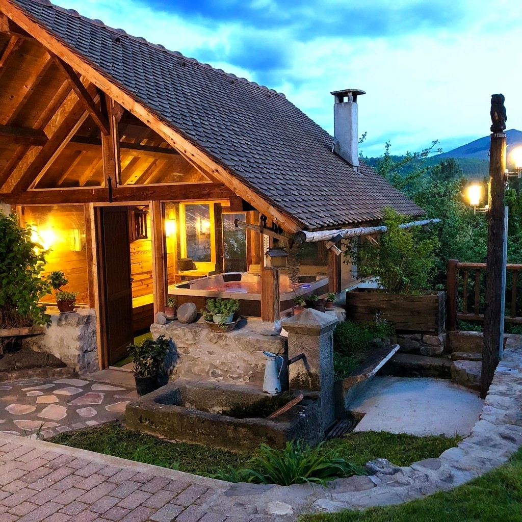 Gîtes à vendre dans le Champsaur : ensemble touristique clé en main à Chabottes