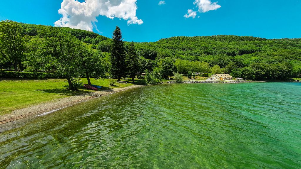 camping Pré du Lac Laffrey accès direct lac Isère