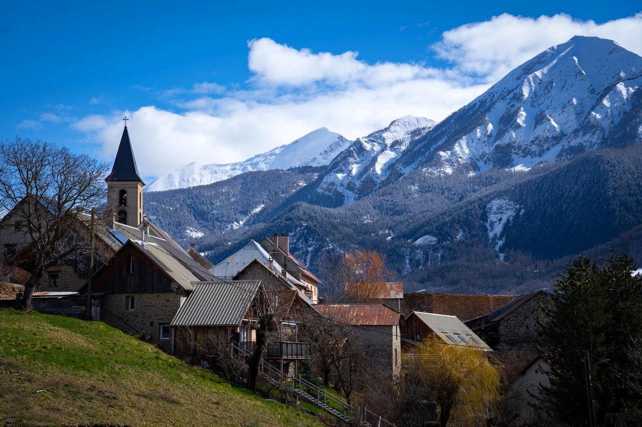 Gîtes à vendre dans le Champsaur : ensemble touristique clé en main à Chabottes