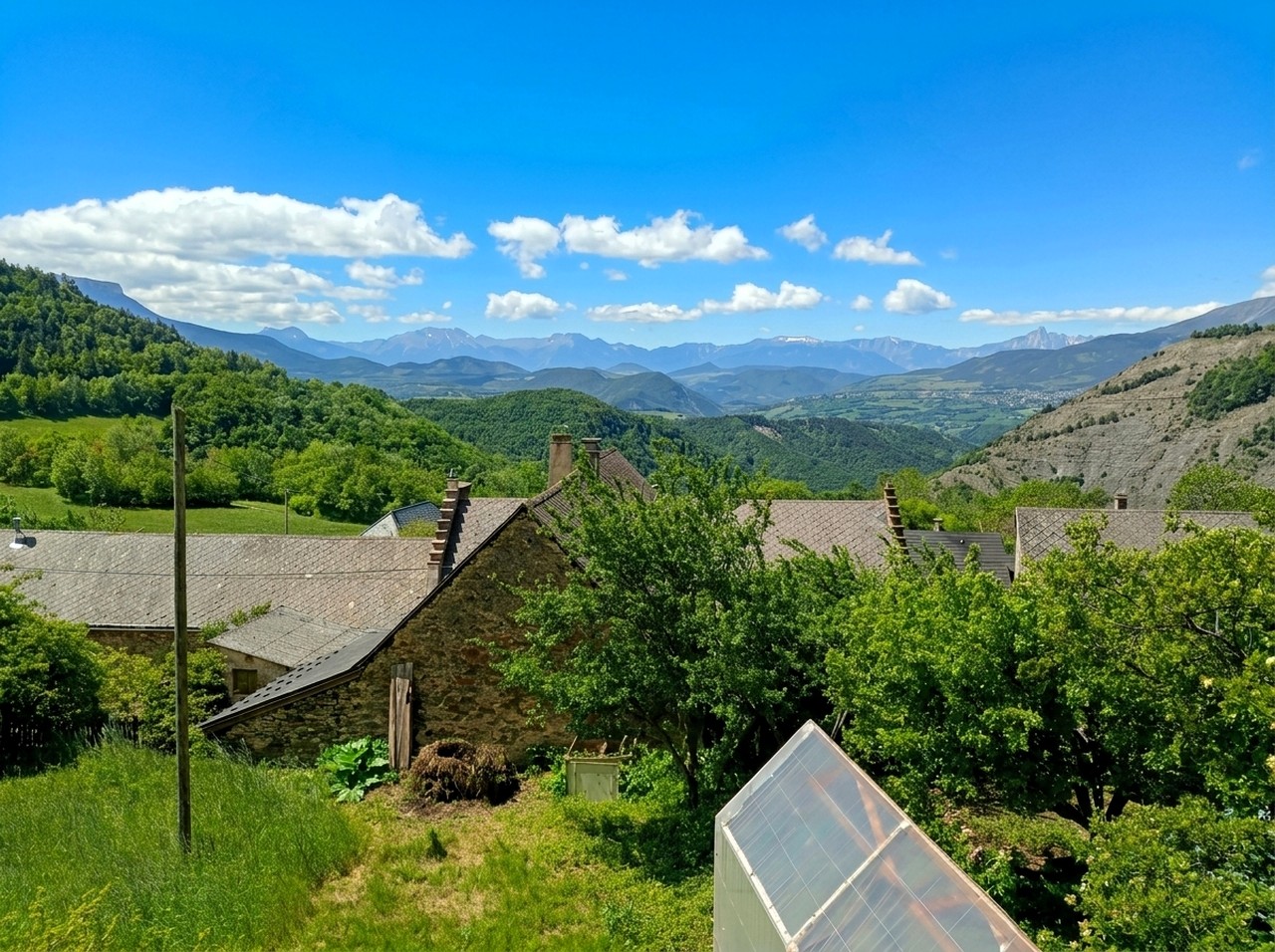 Vue sur les montagnes du Trièves depuis le terrain de la maison