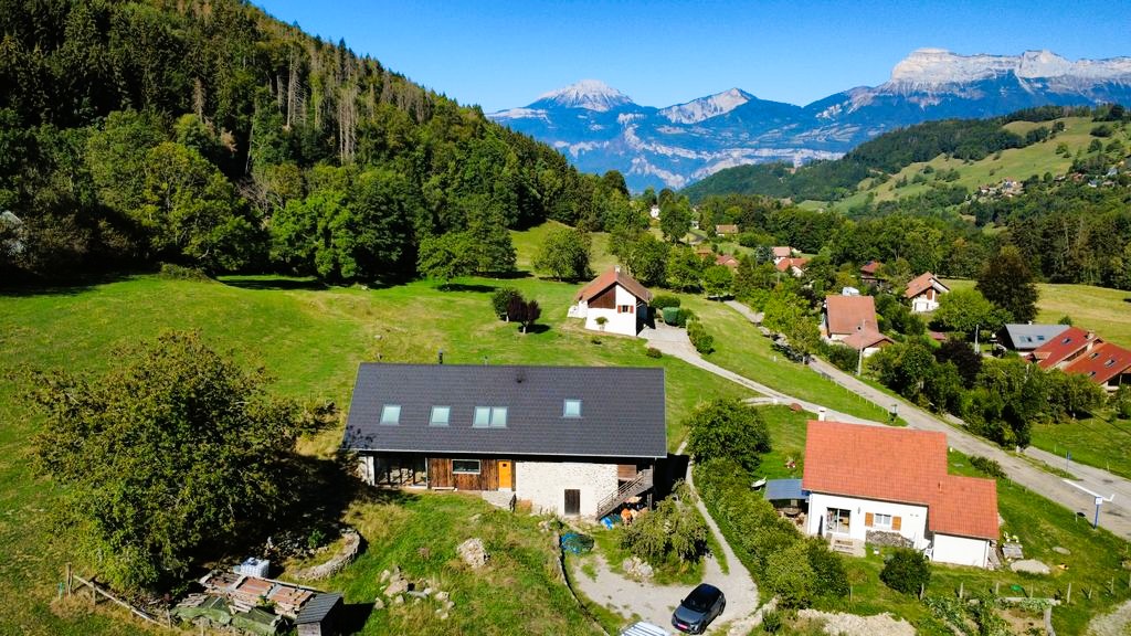 Maison à vendre à Laval-en-Belledonne entre particuliers – Ancienne grange écologique rénovée