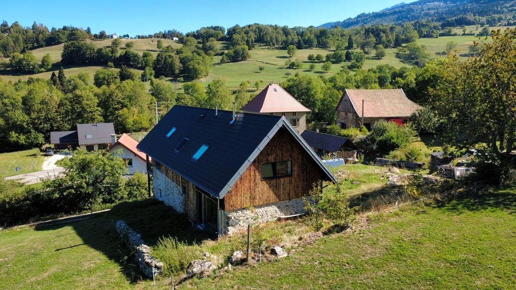 Maison à vendre à Laval-en-Belledonne entre particuliers – Ancienne grange écologique rénovée