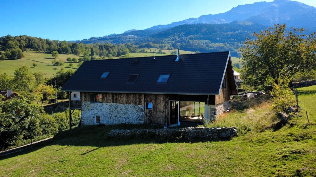Maison à vendre à Laval-en-Belledonne entre particuliers – Ancienne grange écologique rénovée