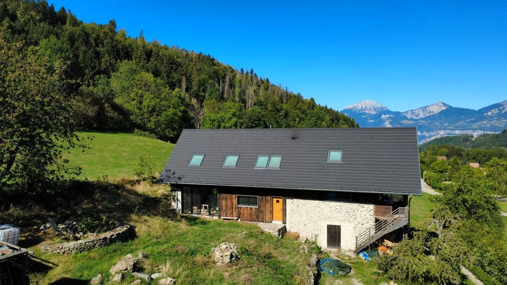Maison à vendre à Laval-en-Belledonne entre particuliers – Ancienne grange écologique rénovée