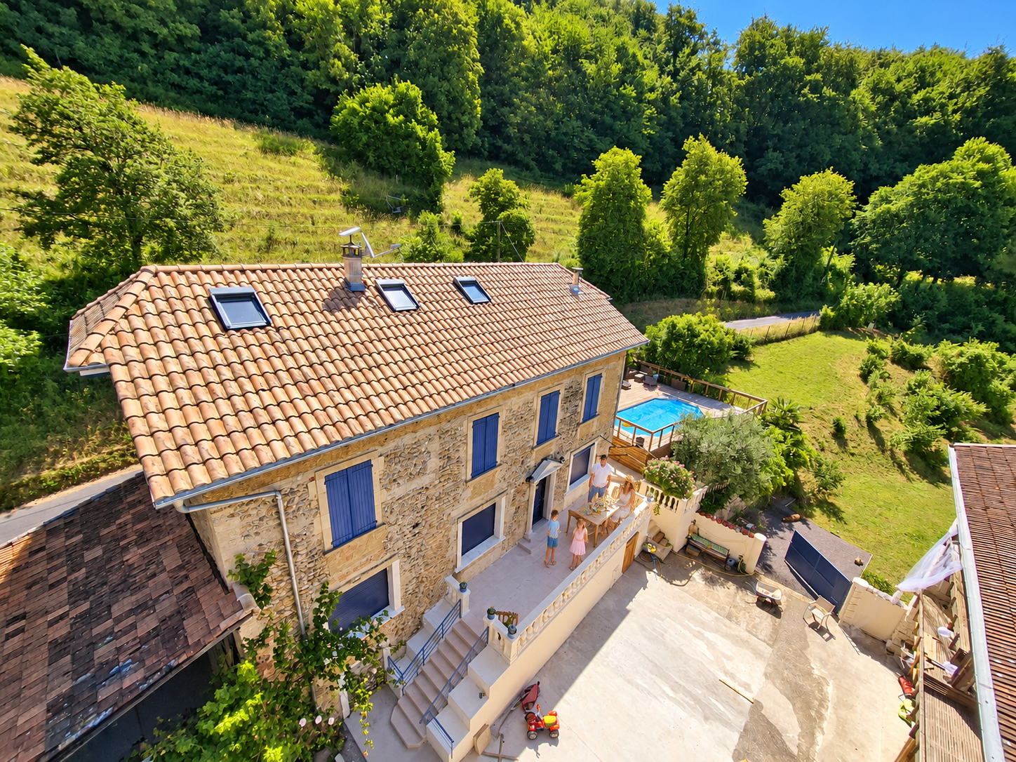Maison en pierre, moment familial